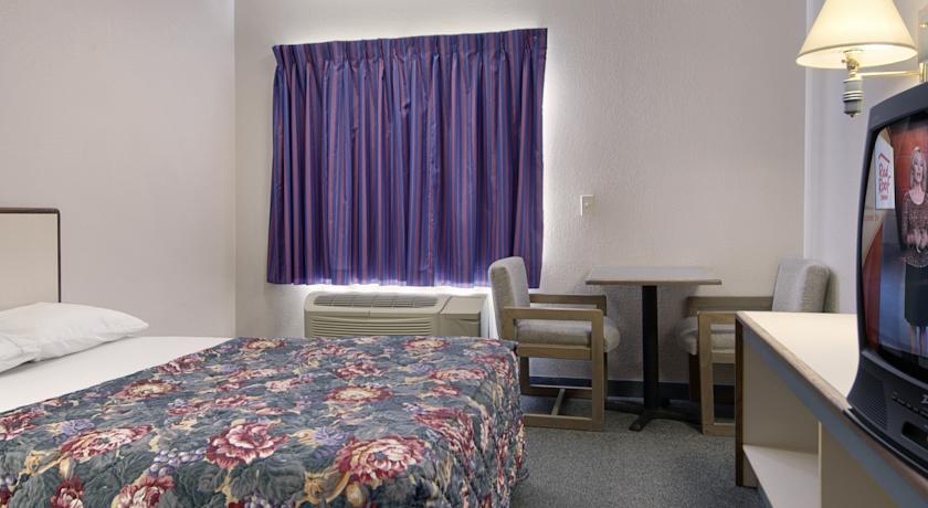 Red Roof Inn Plus+ Houston - Energy Corridor Habitación foto